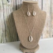 cowrie necklace and earring set 1