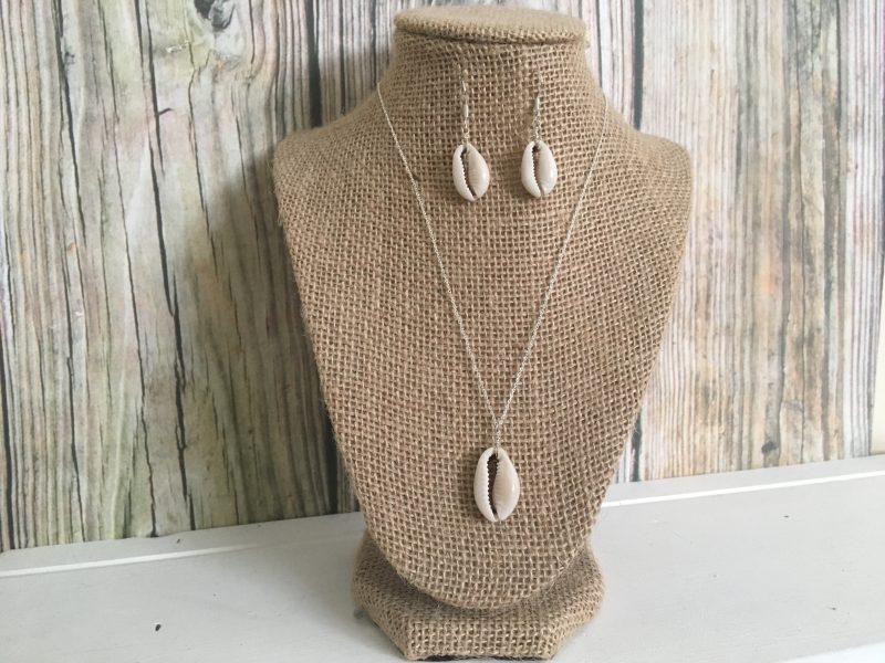 cowrie necklace and earring set 1