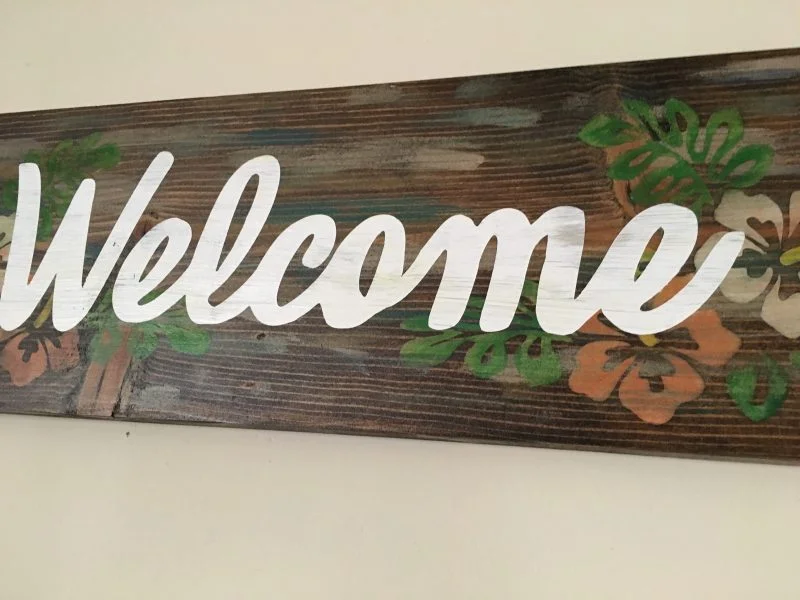 Tropical Rustic Welcome Sign with Hibiscus Flowers - Image 11