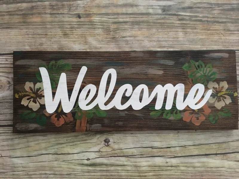 Tropical Rustic Welcome Sign with Hibiscus Flowers - Image 7