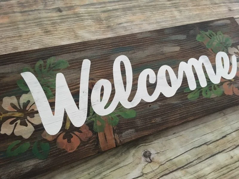 Tropical Rustic Welcome Sign with Hibiscus Flowers - Image 6